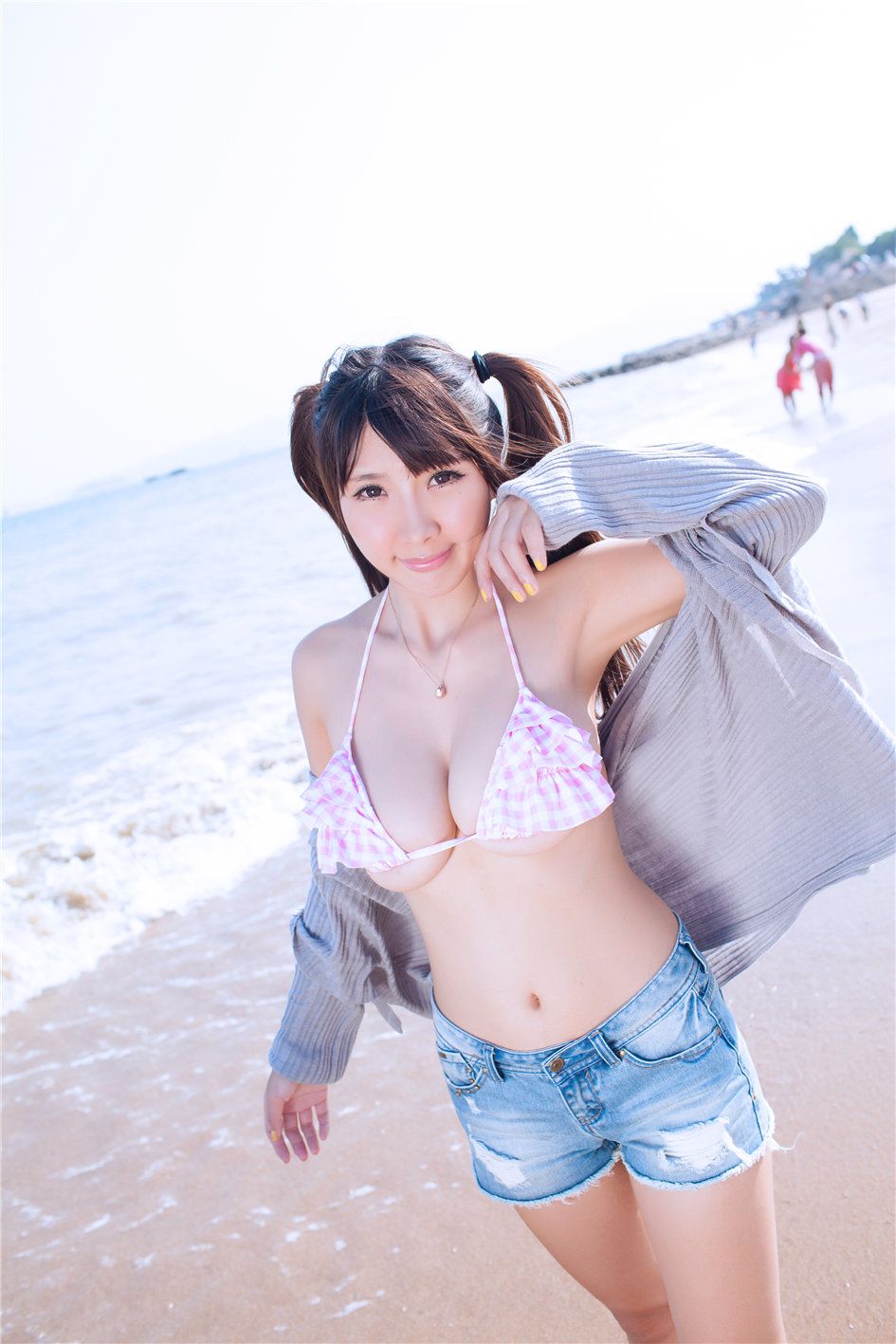 美女晓茜海边比基尼性感巨乳诱惑写真