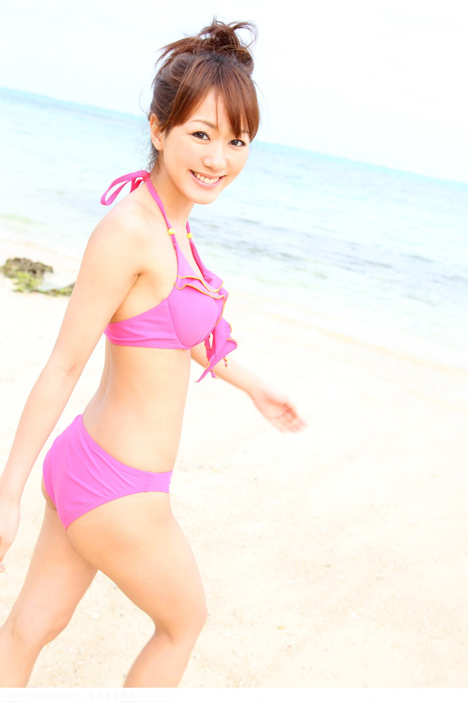 日系性感小美女海边粉红比基尼写真