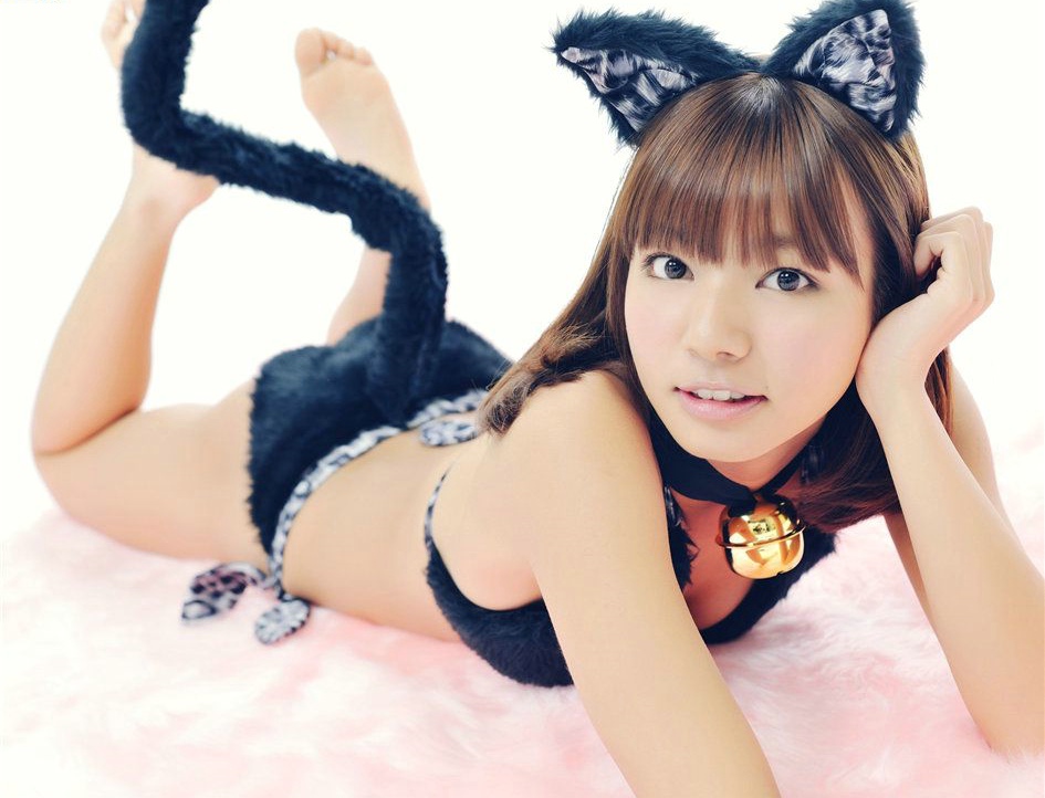 日本可爱猫女郎百合姐妹性感比基尼写真