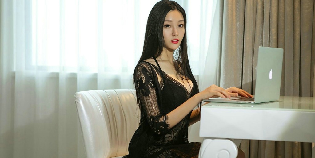 中分直发大胸睡衣美女巨乳私房极致诱惑