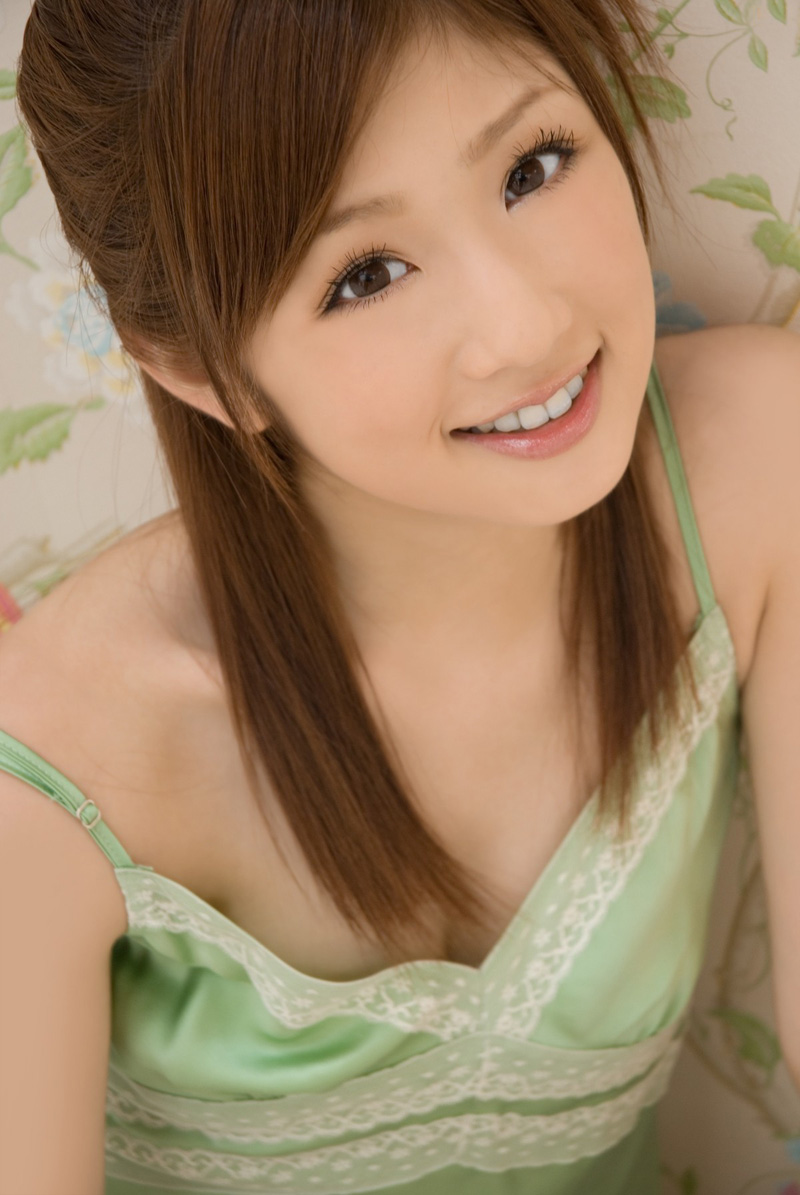 甜美比基尼气质小萝莉温馨活力迷人写真