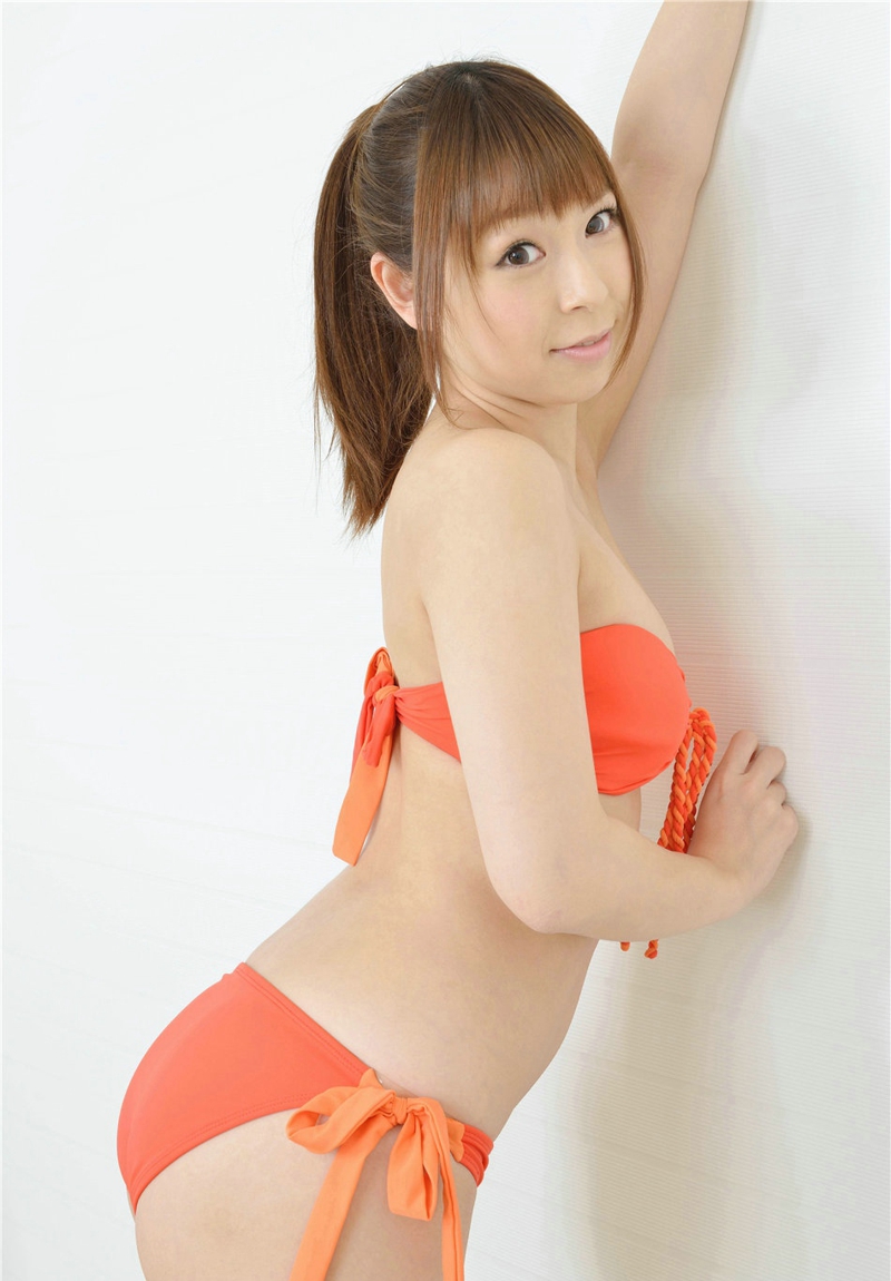 丰满日本美女比基尼爆乳肥臀肉感十足