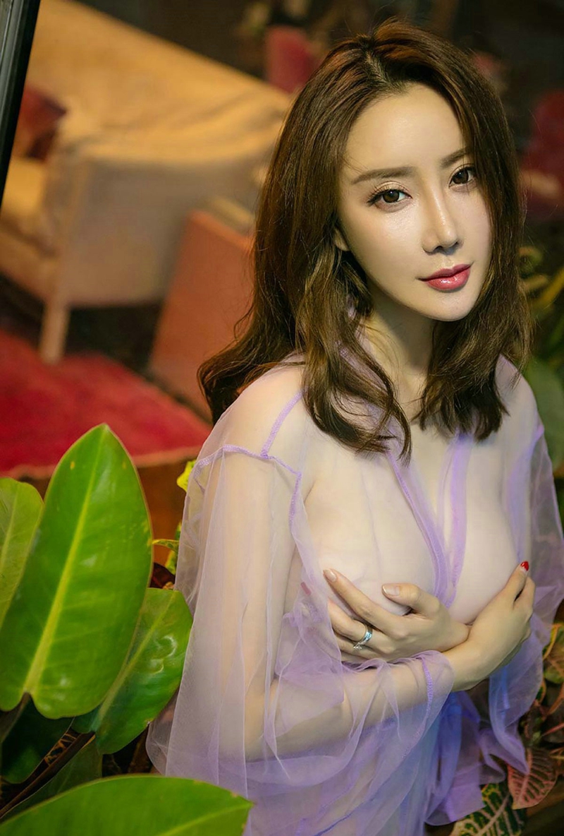 风韵御姐薄纱裹体真空美乳丁字裤美臀诱人