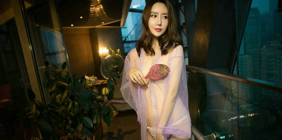 风韵御姐薄纱裹体真空美乳丁字裤美臀诱人