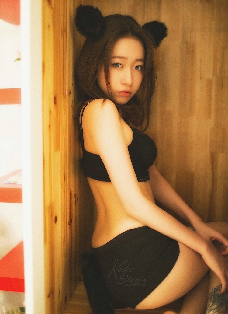 俏皮少女陈思雨化身软萌小猫咪情趣诱惑写真