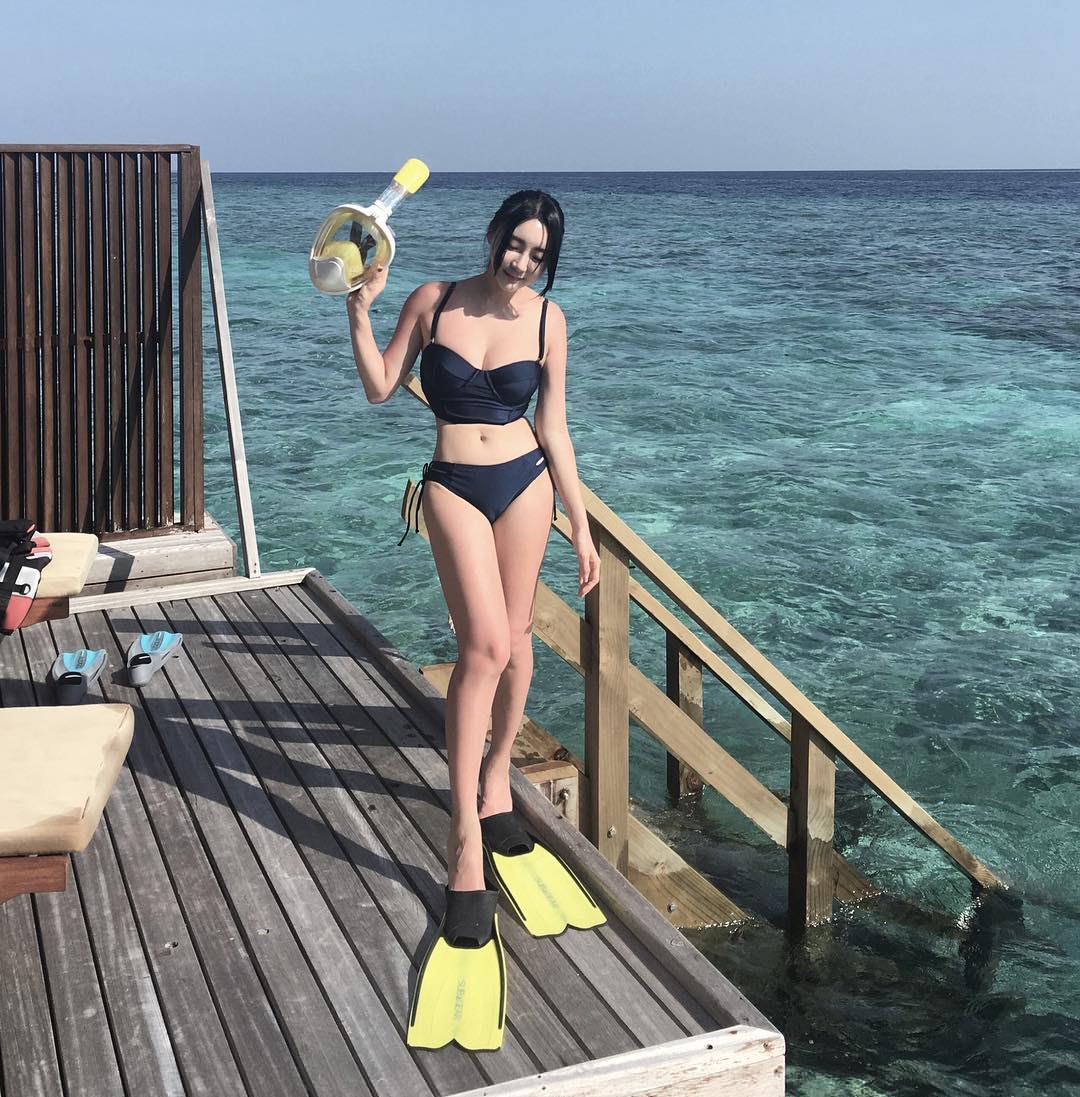 魔鬼身材美女RanHan诱惑美胸性感写真