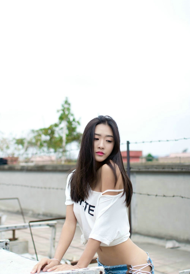 90后美女周琰琳LIN极致性感翘臀写真