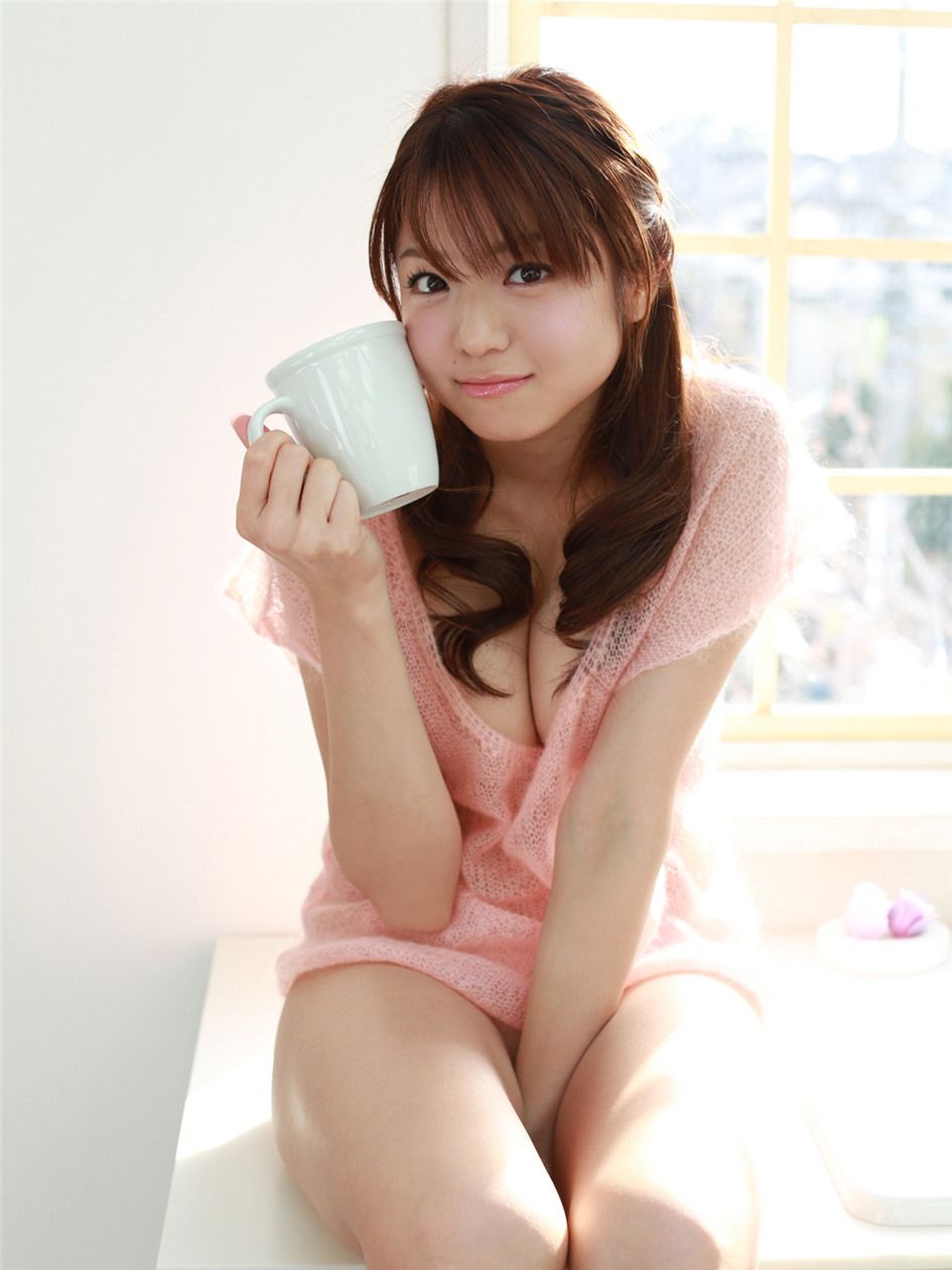 人气女神中村静香清纯私房巨乳诱惑写真