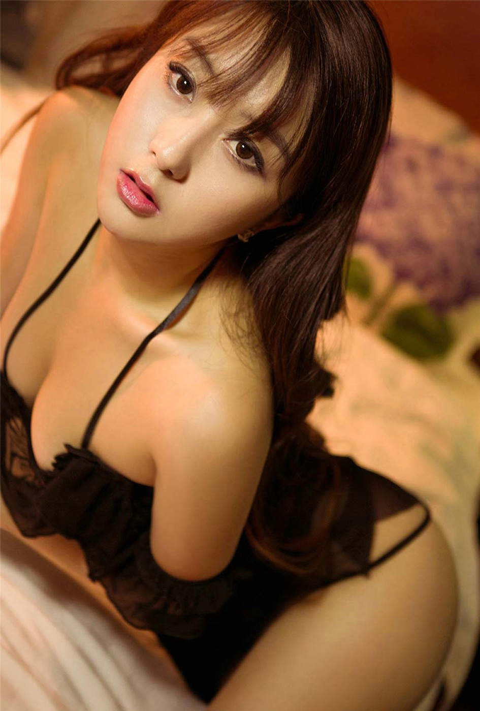 性感美女郭亿然吊带裙极致美胸诱惑写真