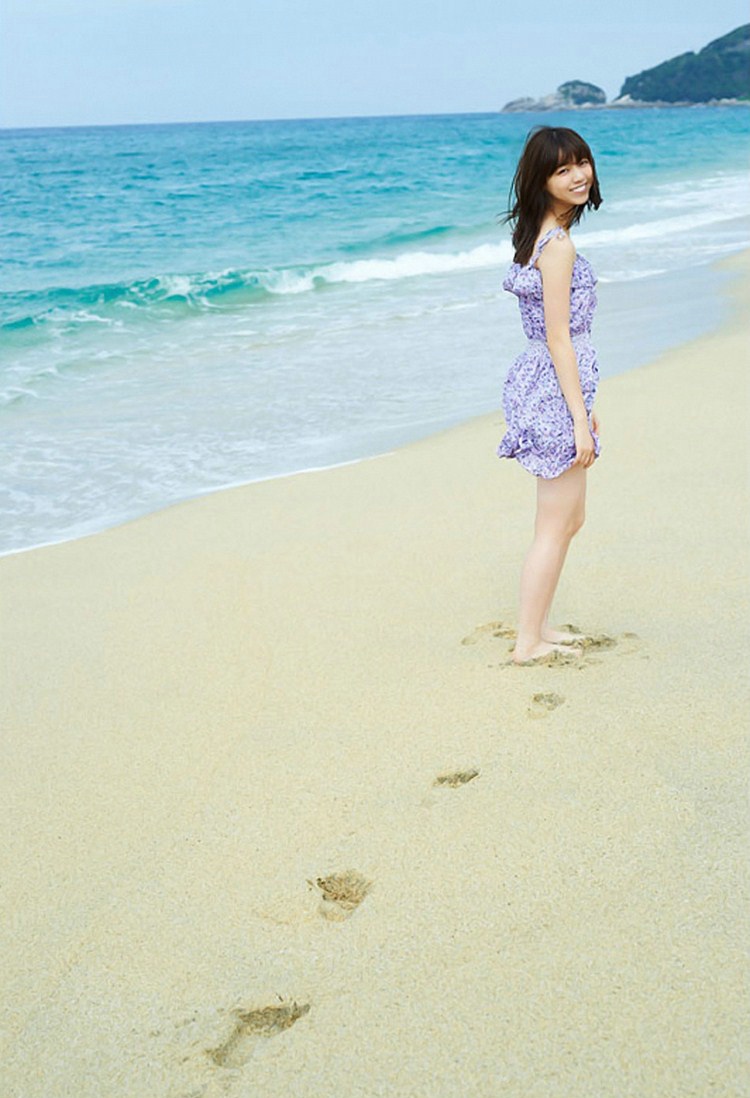 日系美少女西野七濑沙滩薄纱裙写真