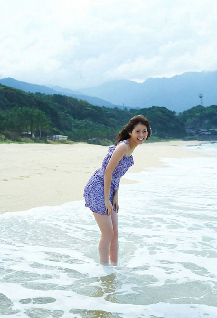 日系美少女西野七濑沙滩薄纱裙写真