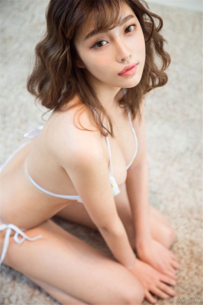 杨晨晨性感比基尼大秀火辣S型身材写真