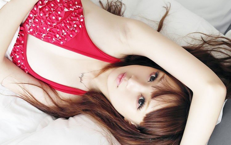 90后美胸比基尼嫩模诱人写真