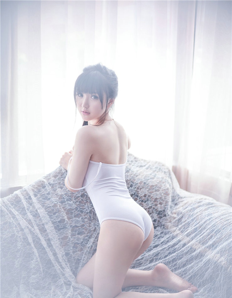 女神苏糯米Mi童颜巨乳性感比基尼美女抖奶清纯又火辣
