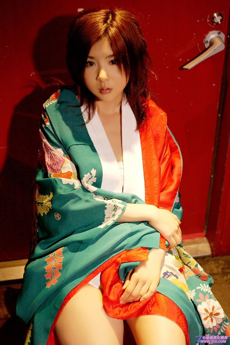 气质女神星野亚希妖娆身材和服诱惑写真