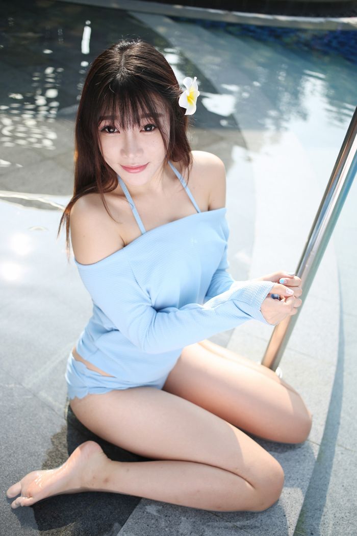 美女芝芝Booty外拍泳衣写真翘臀诱人写真