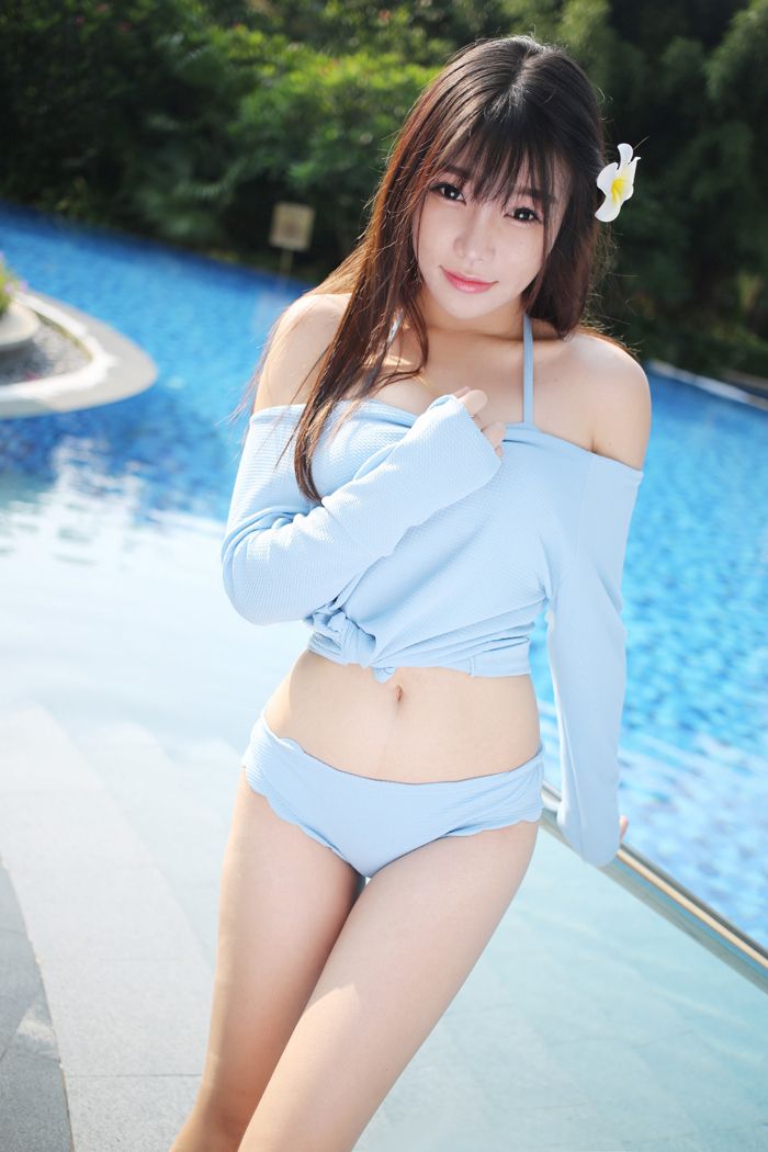 美女芝芝Booty外拍泳衣写真翘臀诱人写真