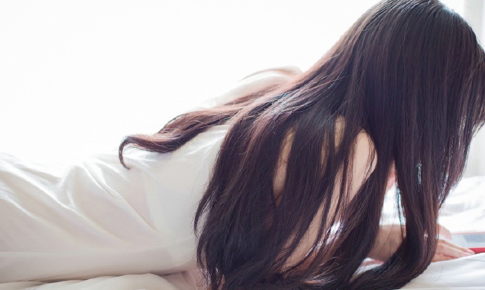 白皙黑长直粉嫩少女阳光风韵迷人写真