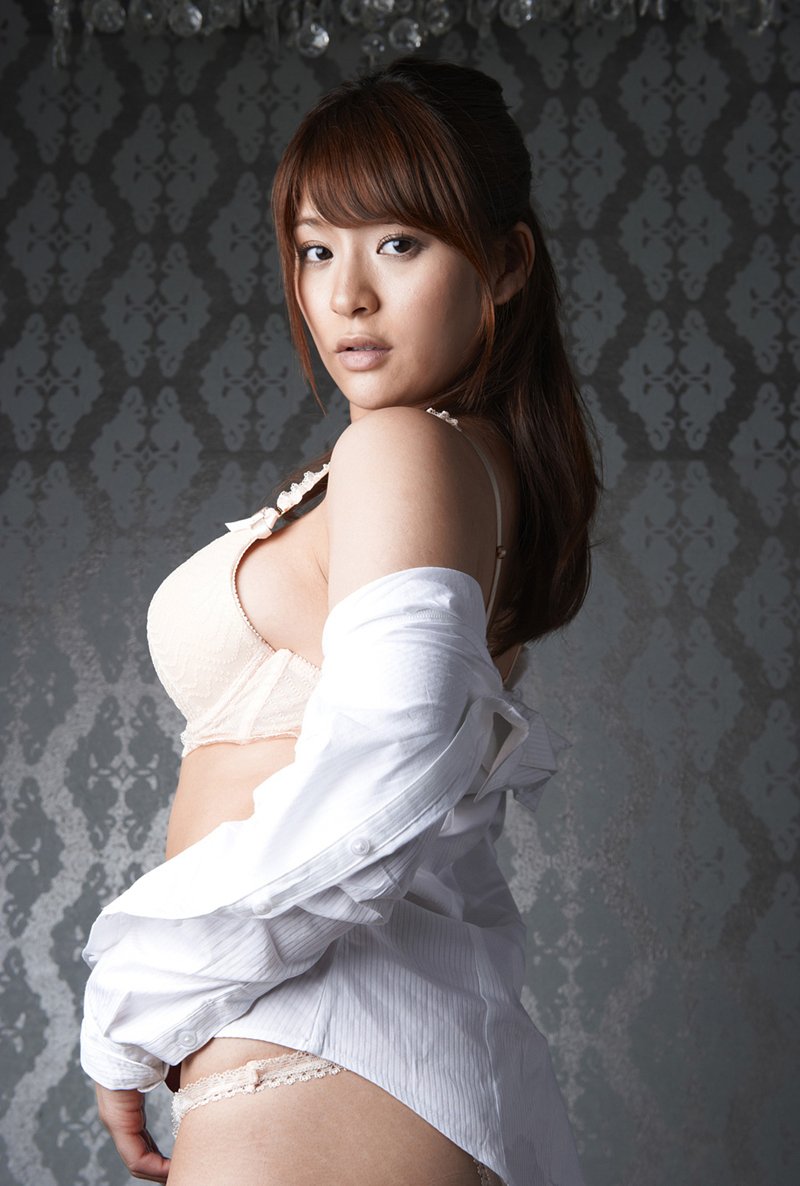 日系性感女优藤浦惠风情万种内衣诱惑写真