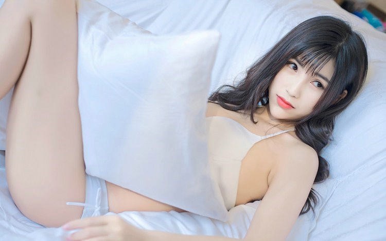 鲜嫩妹妹性感无比有人床照肌肤雪白通透诱惑
