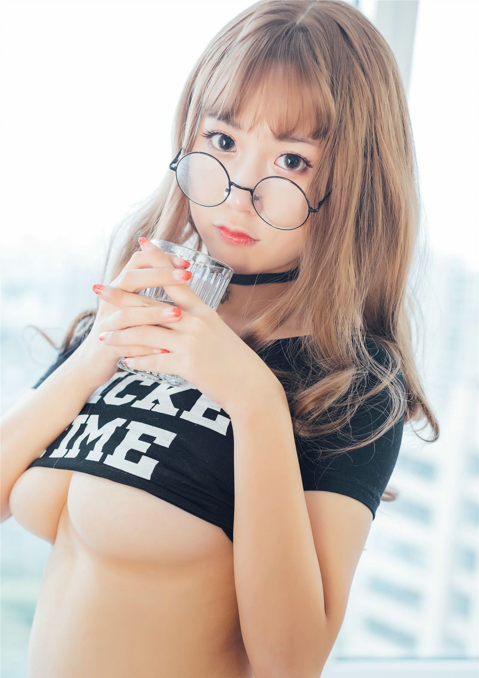 性感妹子猫九酱Sakura私房白皙情趣内衣迷人写真