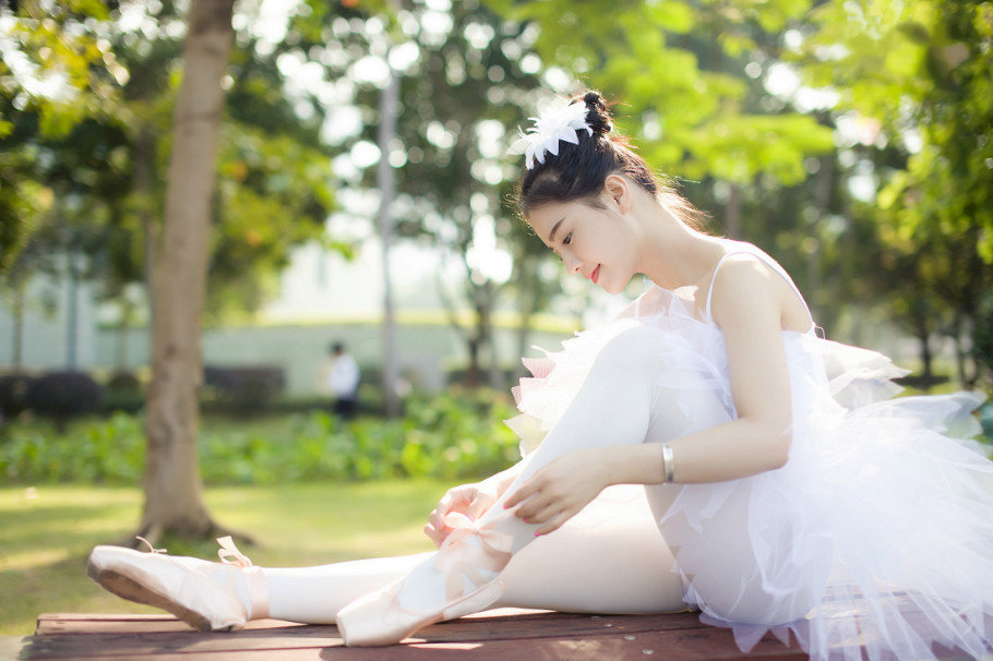 性感丝袜美女舞蹈阳光唯美写真