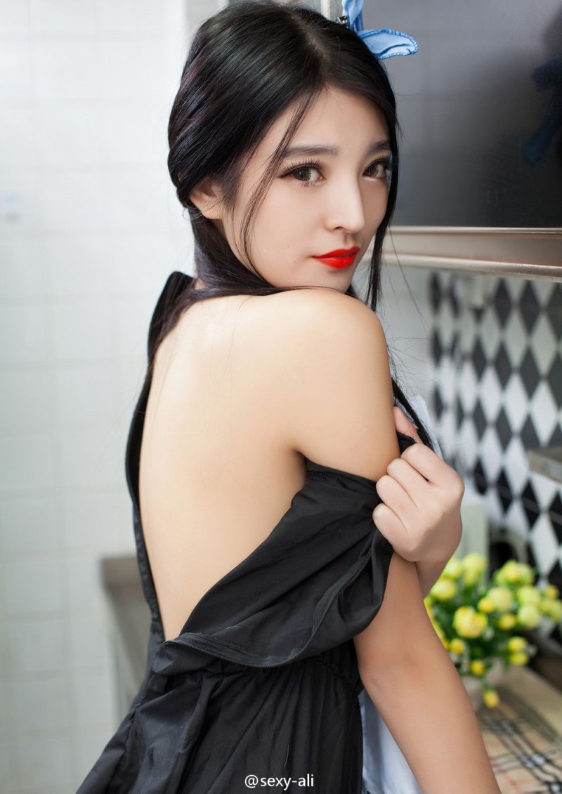 美女厨娘陈大榕性爱性感女仆装写真