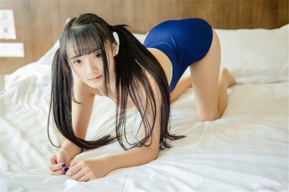 双马尾兔宝宝少女的美乳私房写真