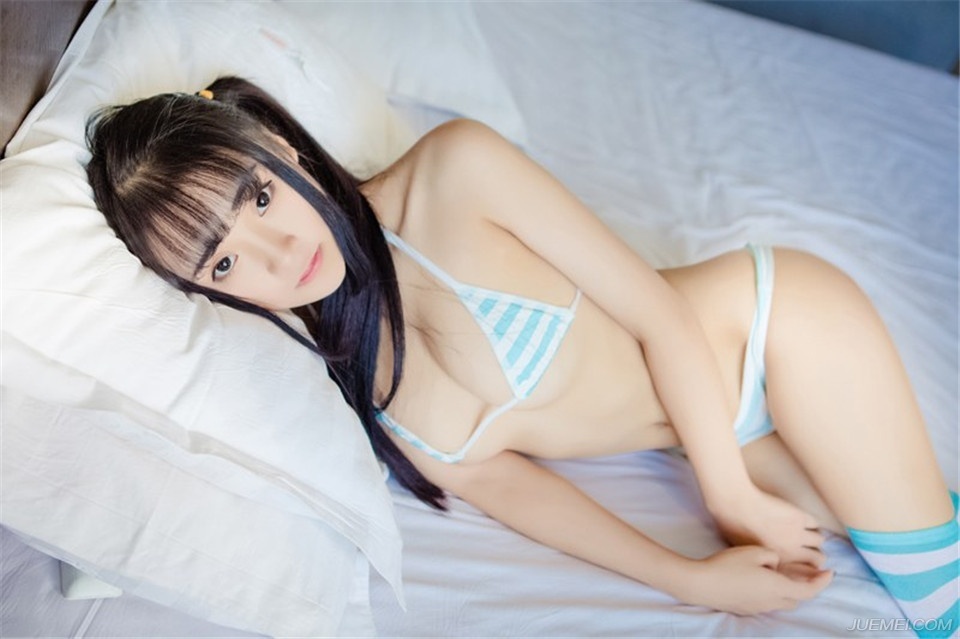 双马尾兔宝宝少女的美乳私房写真