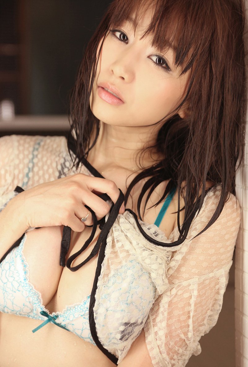 日系巨乳女神青岛秋菜魔鬼身材风骚尽显诱惑