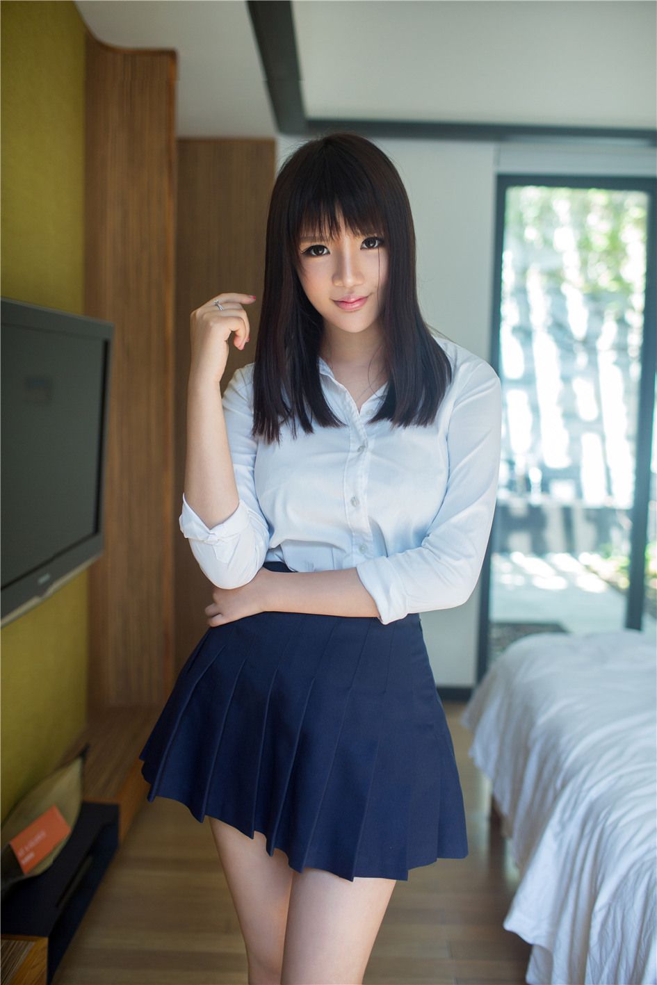 性感女神王依萌私房人体写真秀美乳翘臀写真