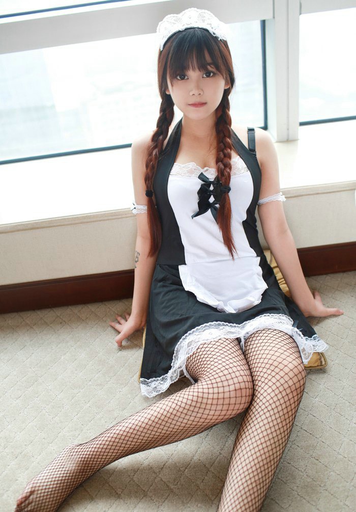 清纯美女小月儿厨娘制服诱惑圆润身材写真