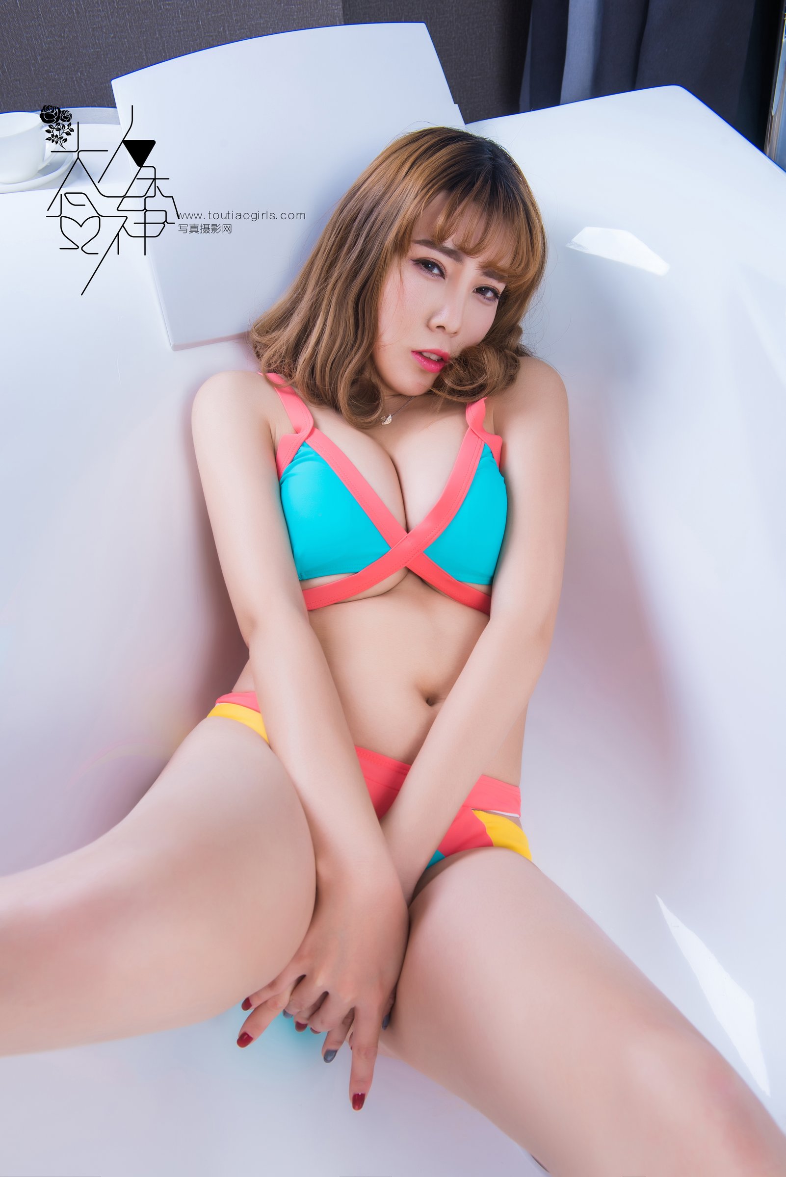 巨乳美女模特沐子熙V浴室私房性感写真