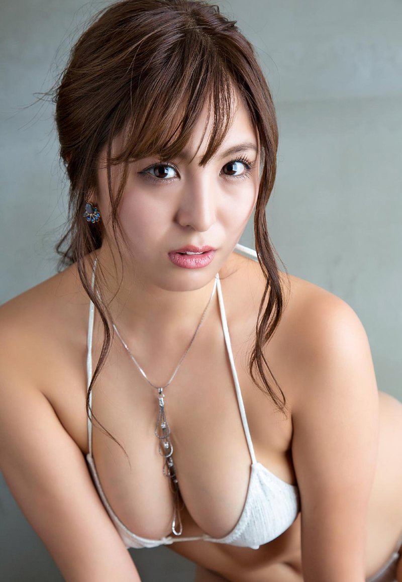 性感日系女神爆乳吊带内衣诱惑写真