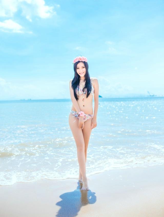 清新美女沙滩比基尼性感写真笑容甜美迷人