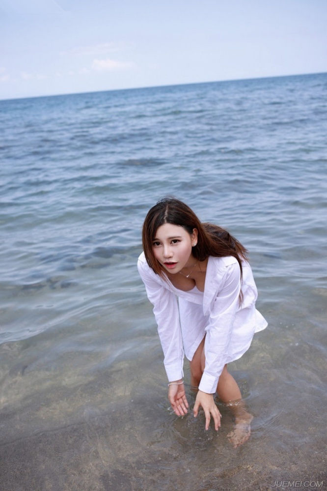气质女神马尔代夫的迷人假期丰满靓丽阳光写真
