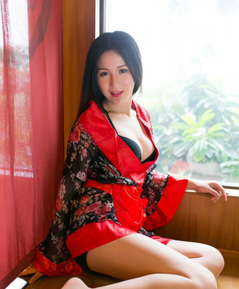 性感萌妹唐雨辰TYC娇俏甜美温泉旅拍写真