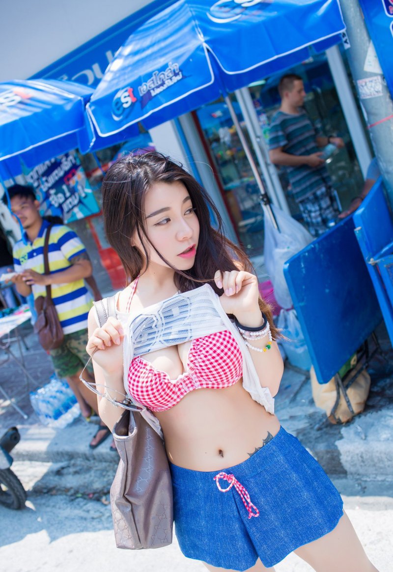 性感迷人美女嘉宝贝儿清新旅拍丰满魅力写真