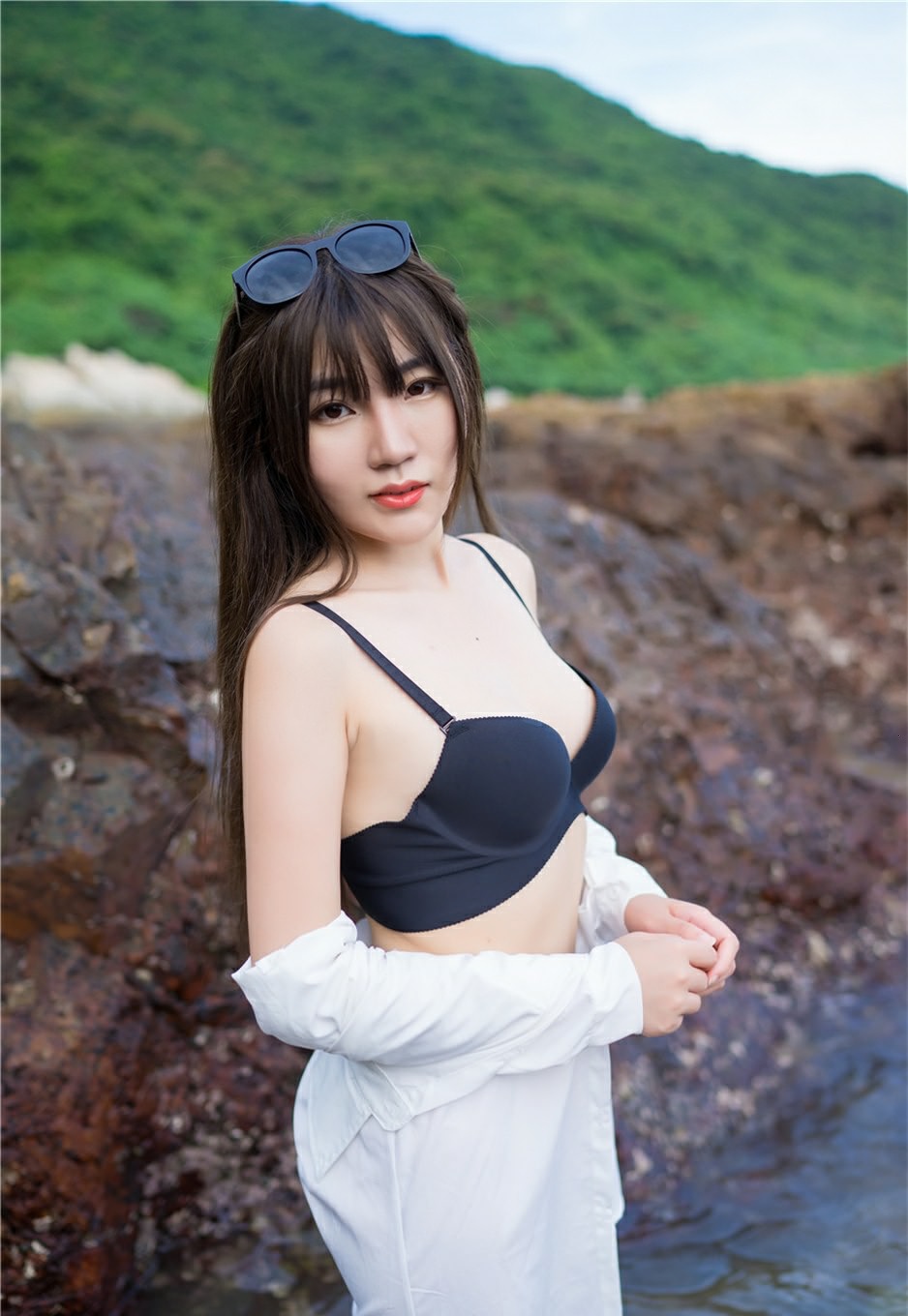 90后清纯美女冷不丁海车墩祥东小区翘臀比基尼写真