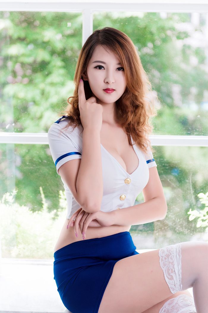 性感尤物小妮子julia制服诱人写真
