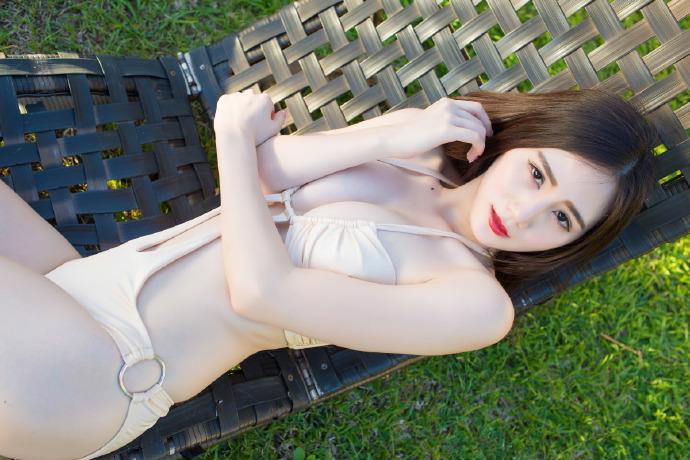 丰满美女SISY思夏日比基尼阳光写真