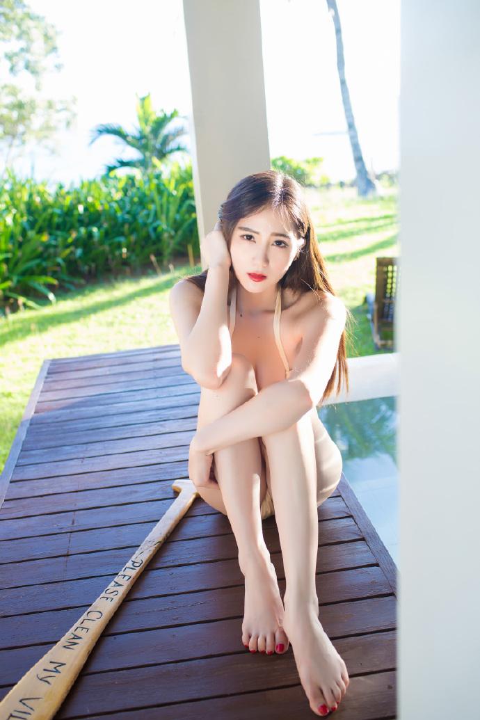 丰满美女SISY思夏日比基尼阳光写真