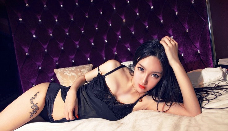 大胸长腿情趣嫩模烈焰红唇写真