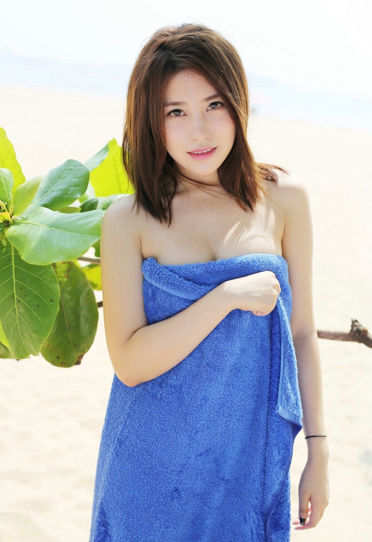 蓝色浴巾美女许诺Sabrina阳光清新靓丽十足