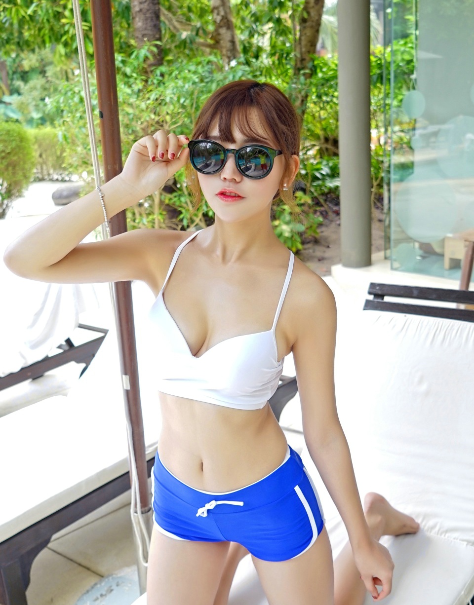 国外普吉岛气质女生楚楚Milk甜美风韵写真