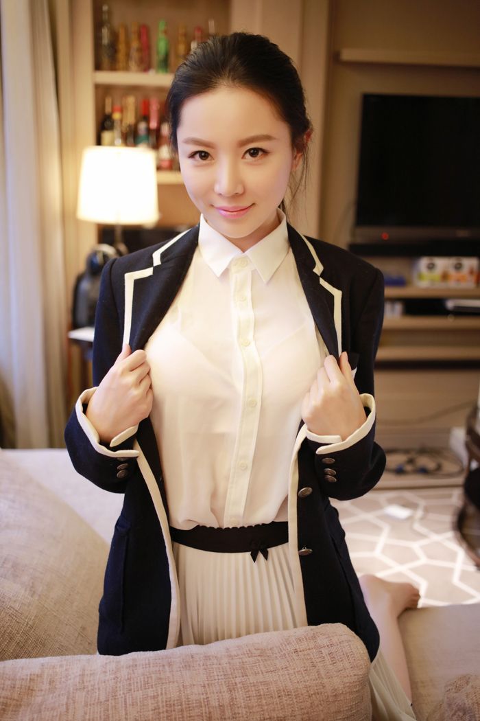 性感女神慕羽茜私房制服写真内衣诱惑
