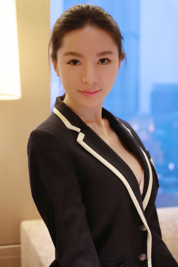 性感女神慕羽茜私房制服写真内衣诱惑