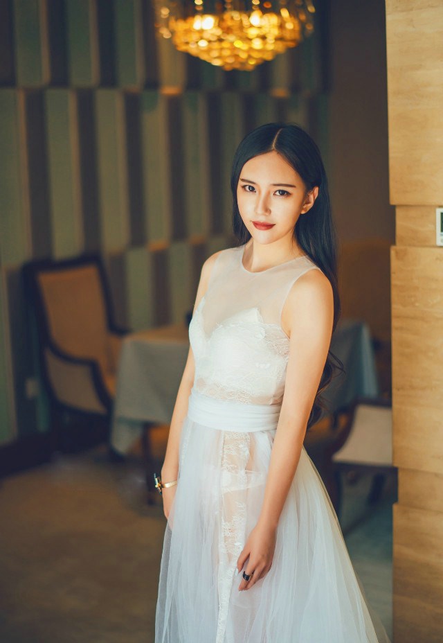 白蕾丝文胸丰满美女浴室泡沫洗澡迷人写真