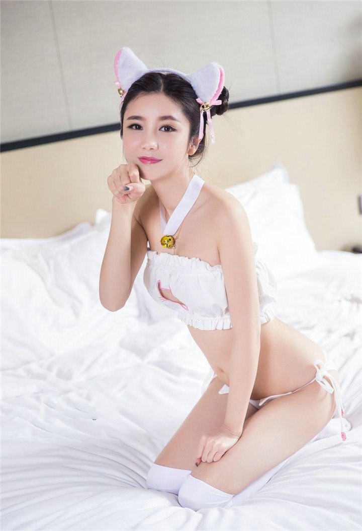 头条女神苏凉扮甜美可爱小猫真人俏皮写真