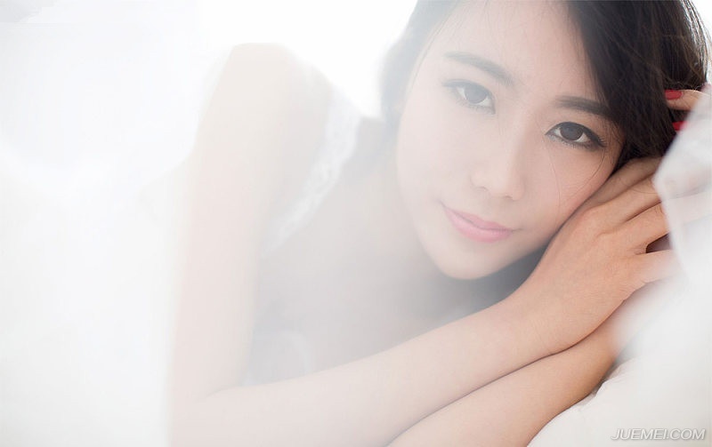 私房美胸性感内衣美女薄莎阳光迷人诱惑